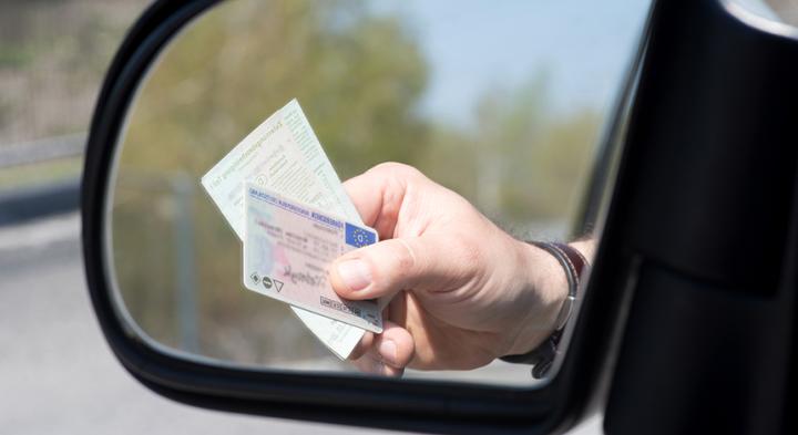 verzekeringsproblemen door een vervallen rijbewijs vermijden